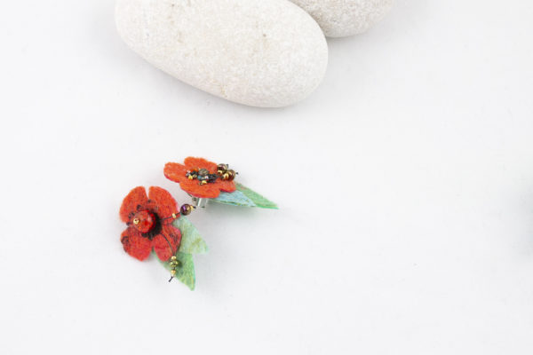Boucles doreilles cllip fleur orange perles rocailles