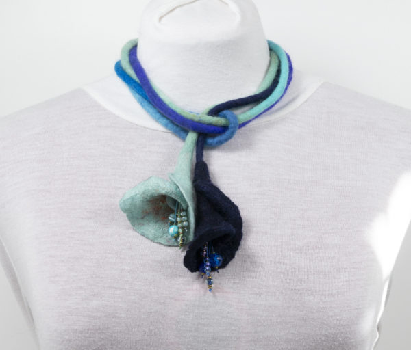 Long-long sautoir textile feutre perles turquoise bleu