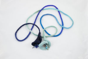 Long-long sautoir textile feutre perles turquoise bleu