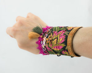 bracelet manchette ruban jacquard fuchsia or kaki