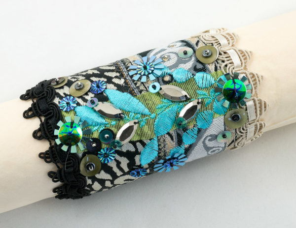 bracelet manchette ruban s jacquard gris-noir broderie turquoise
