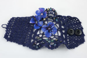 bracelet-manchette dentelle au crochet fleurs soie Bleu