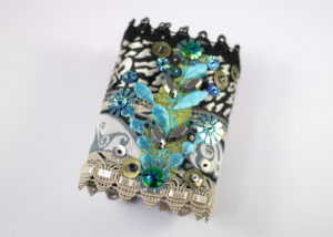 bracelet manchette ruban s jacquard gris-noir broderie turquoise