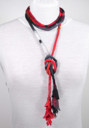 long-long-sautoir textile perles noir rouge