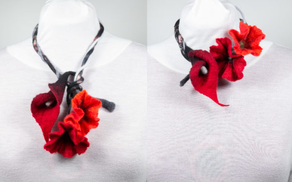 Collier sautoir fleurs laine feutrée Coquelicot Arum rouge